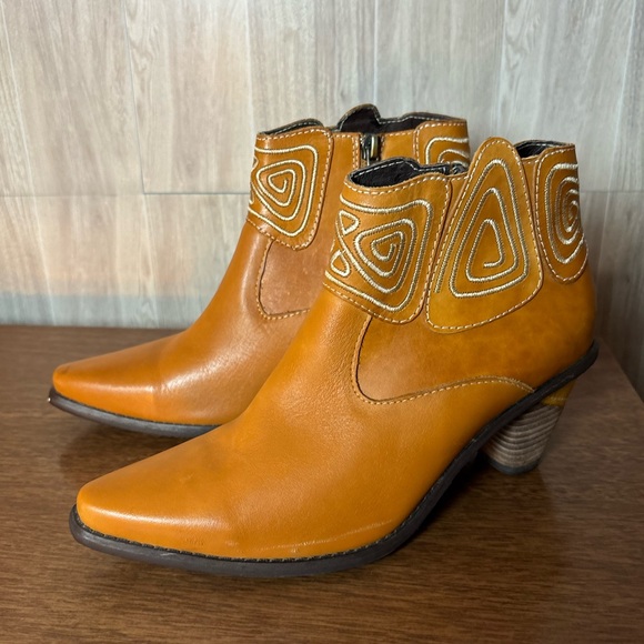 Spring Step Shoes - Spring Step Gamer Embroidered  Wester Leather Ankle Booties